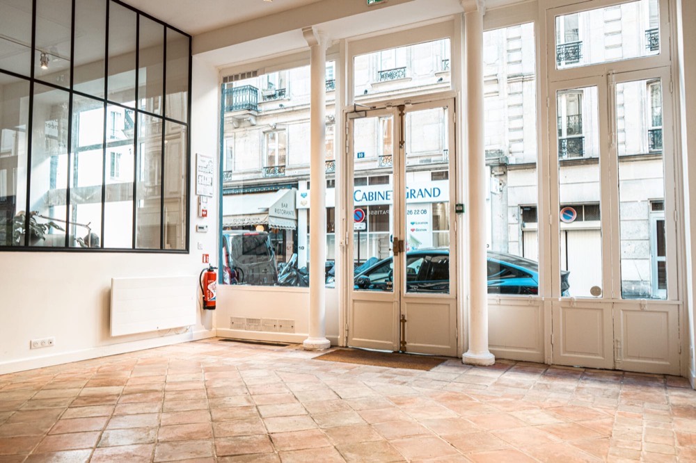 The Atelier N&eacute;erlandais interior, tall windows onto the street and a tiled floor