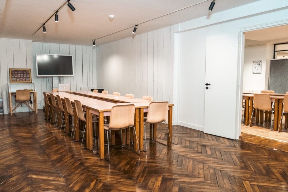 The meeting room at the Atelier N&eacute;erlandais, a long table on herringbone parquet